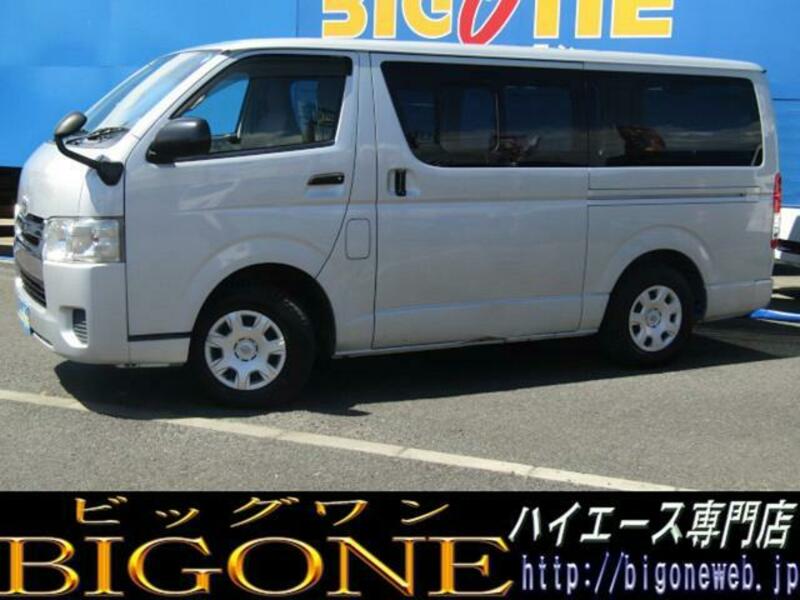 TOYOTA HIACE VAN