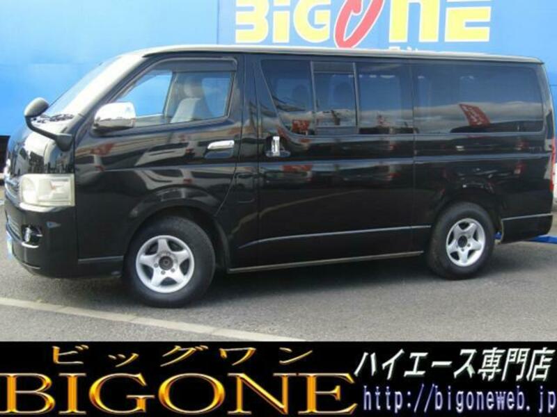 TOYOTA HIACE VAN
