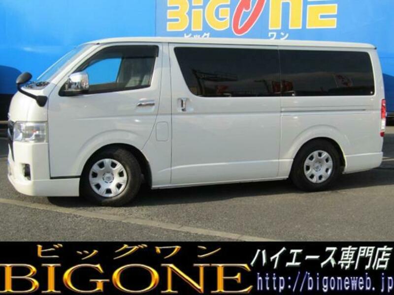 TOYOTA HIACE VAN