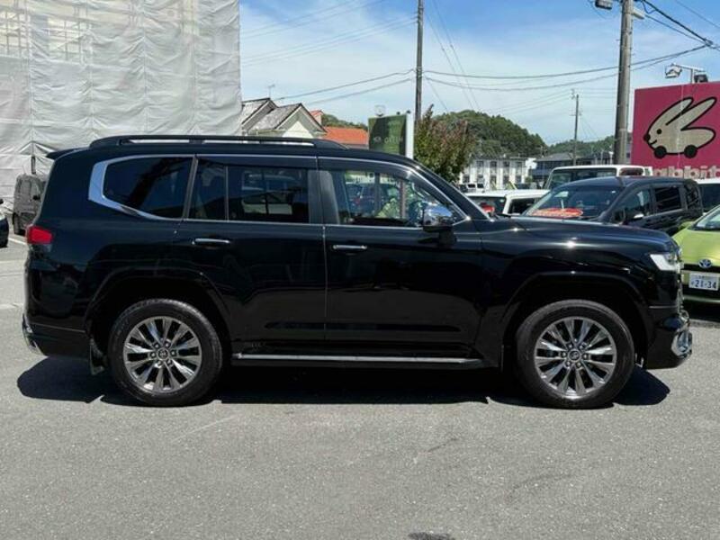LAND CRUISER