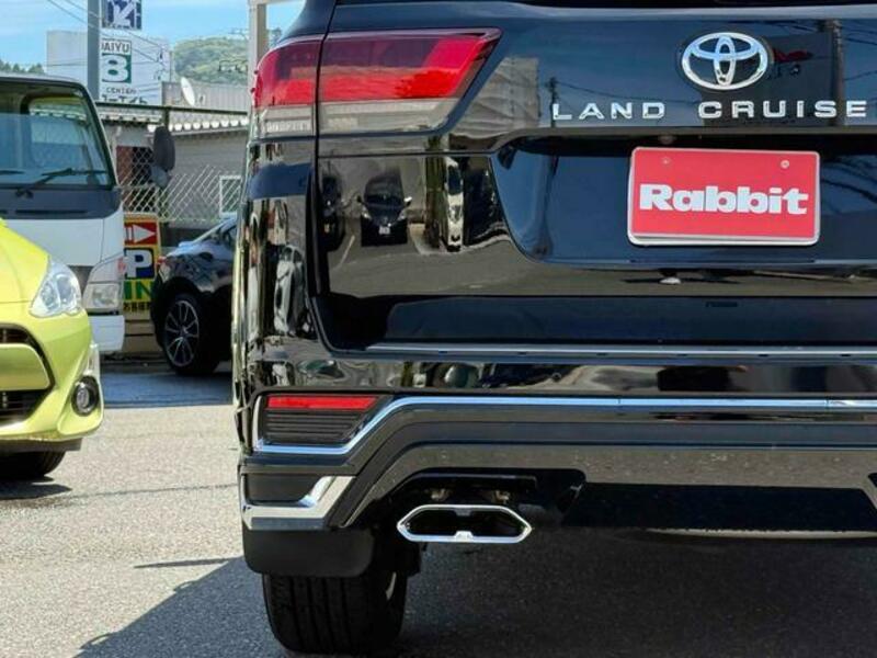 LAND CRUISER