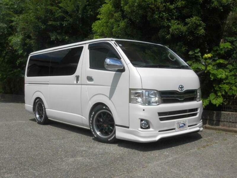 TOYOTA HIACE VAN