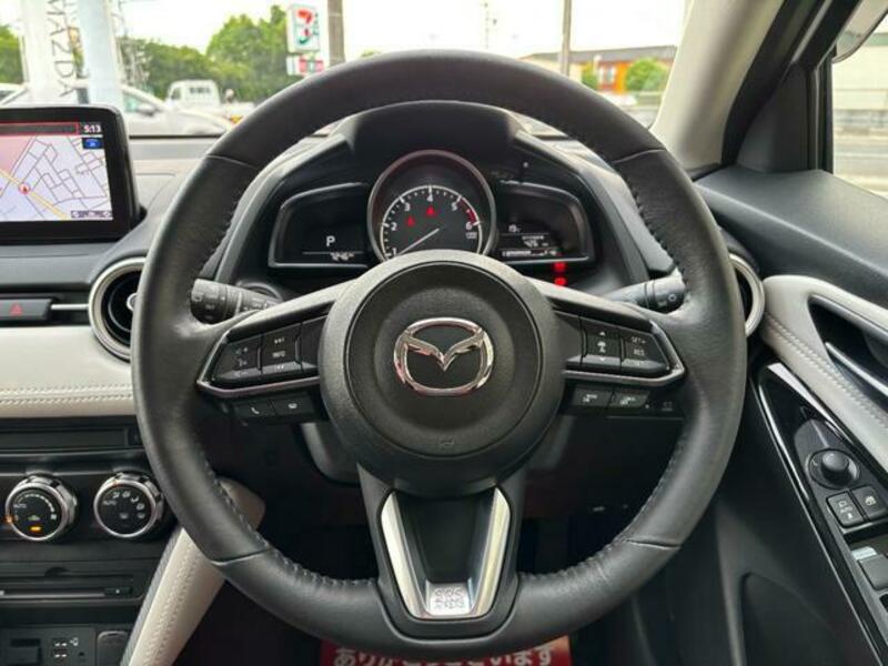 MAZDA2