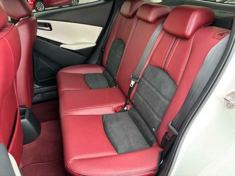 MAZDA2