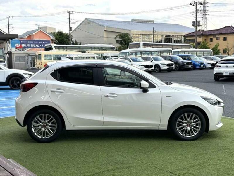 MAZDA2