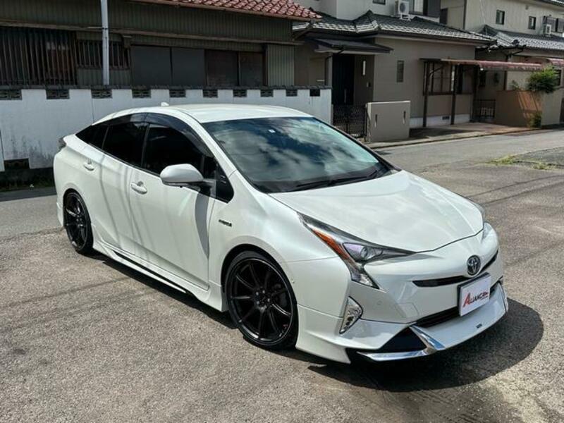 TOYOTA PRIUS