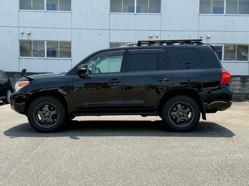 LAND CRUISER