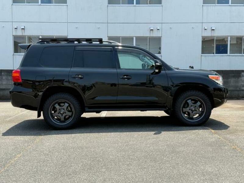 LAND CRUISER