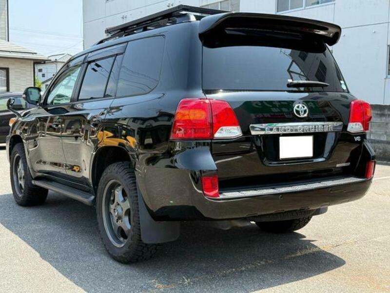 LAND CRUISER