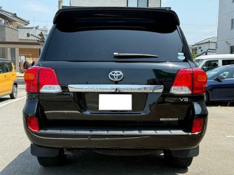 LAND CRUISER