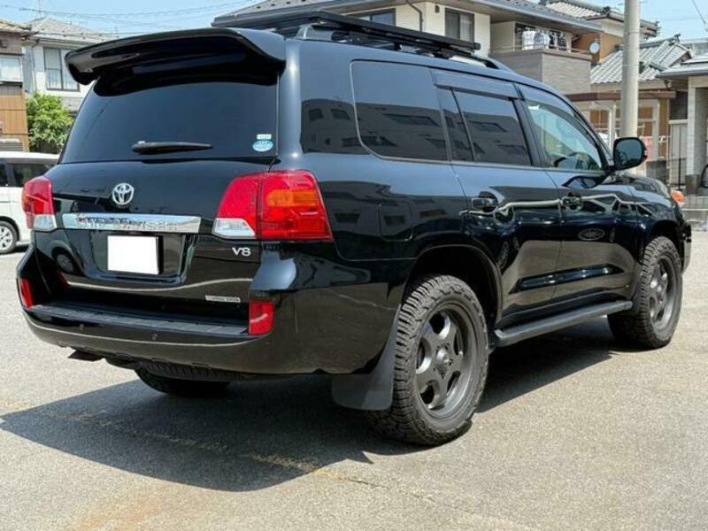 LAND CRUISER