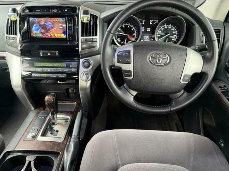 LAND CRUISER