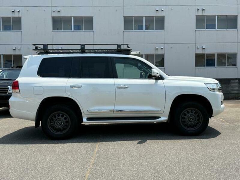 LAND CRUISER