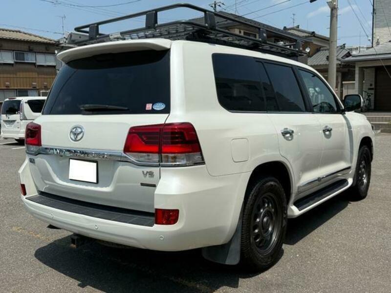 LAND CRUISER