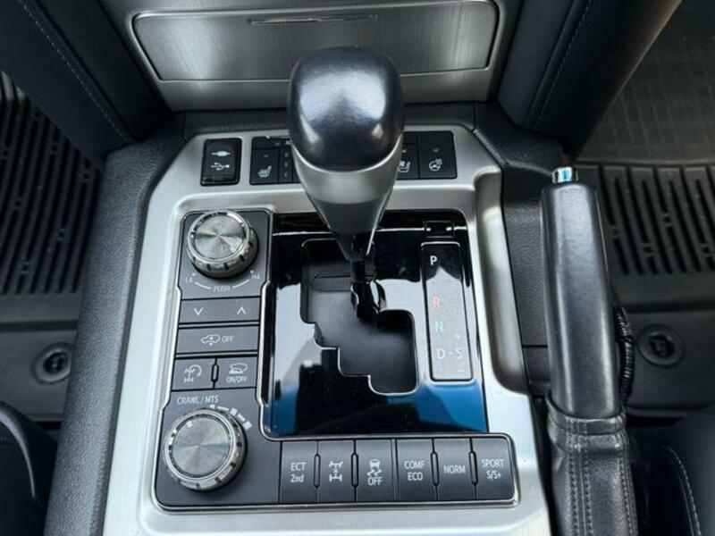 LAND CRUISER