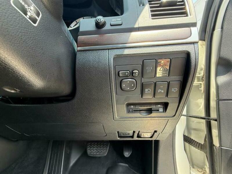 LAND CRUISER