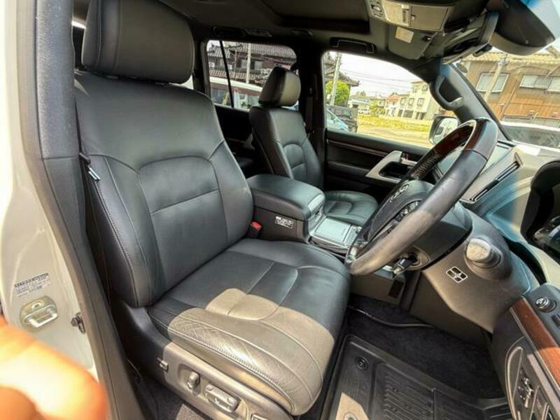 LAND CRUISER