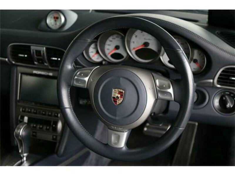 911