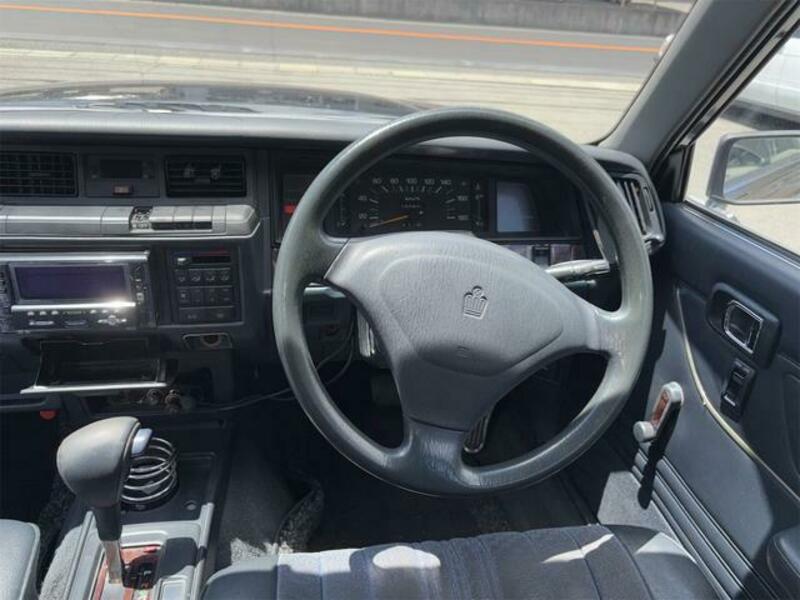CROWN VAN