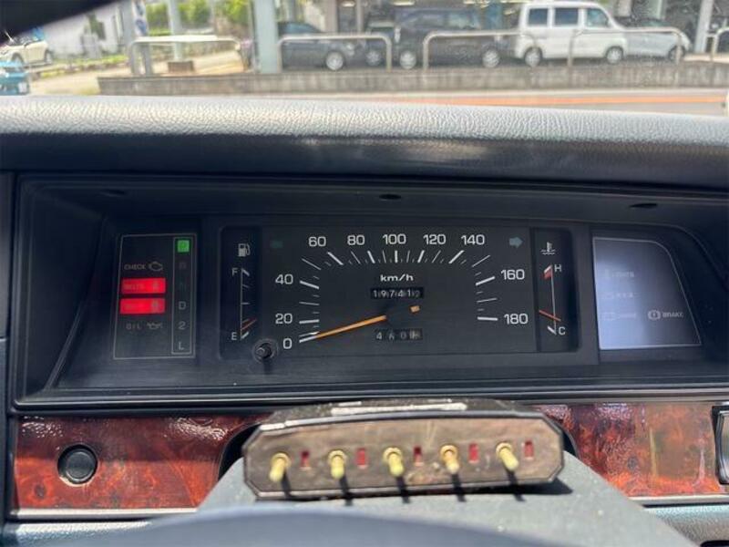 CROWN VAN