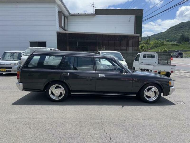 CROWN VAN