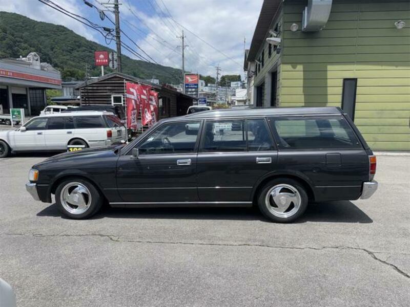 CROWN VAN