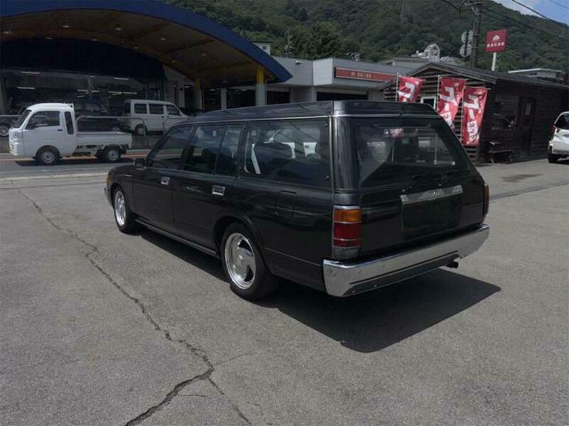 CROWN VAN