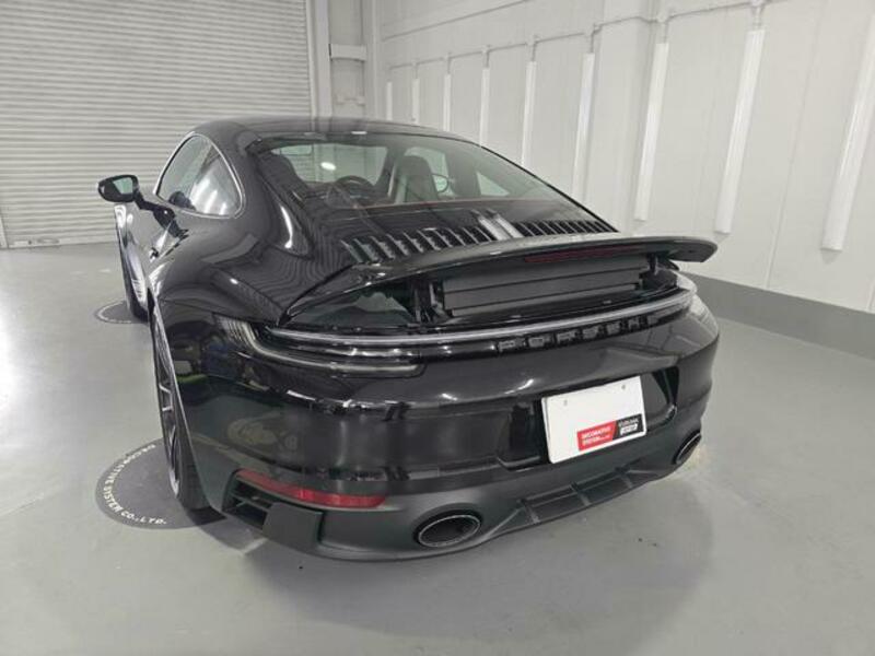 911