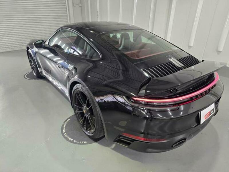 911