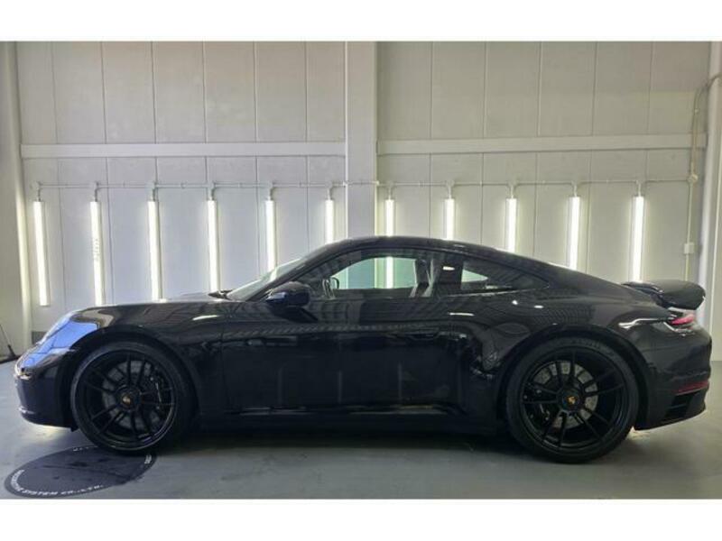 911