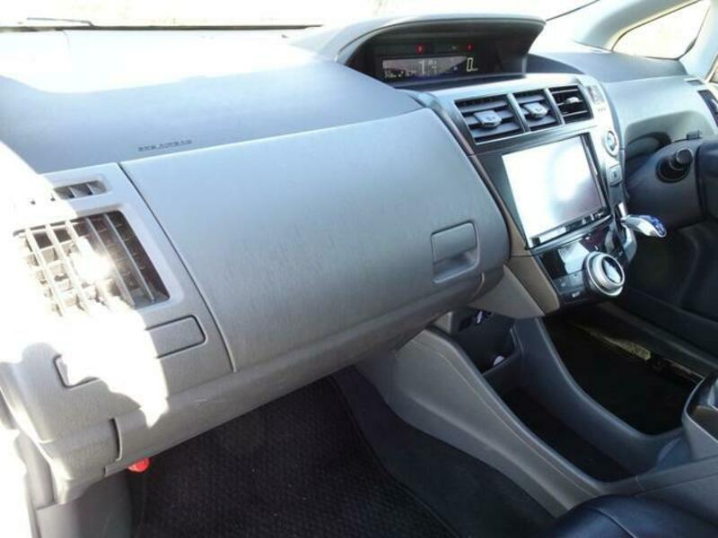 PRIUS ALPHA