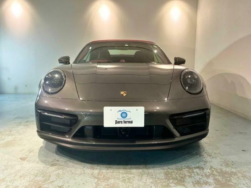 911