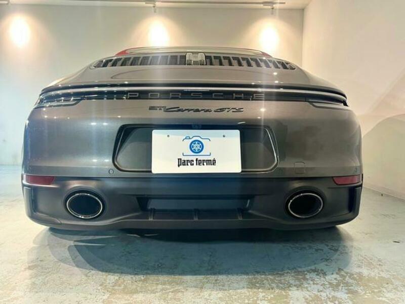 911