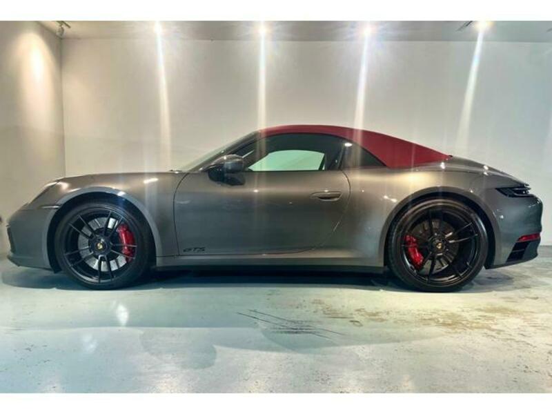 911