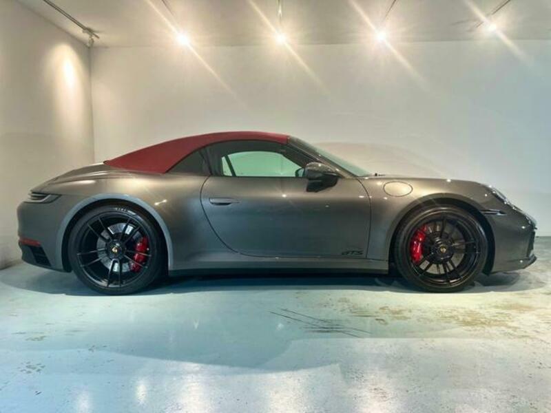 911