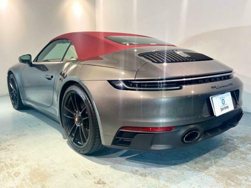 911