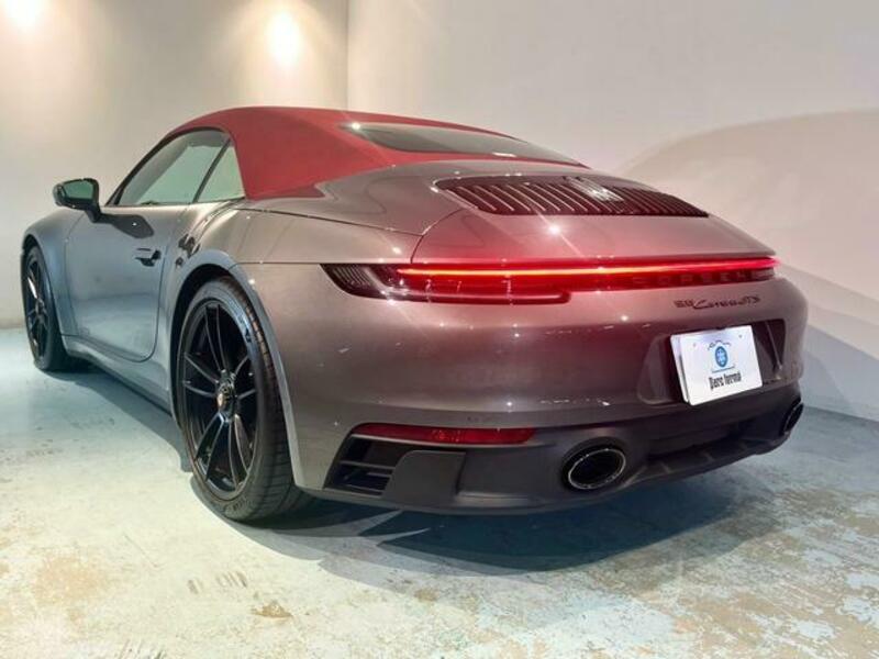 911