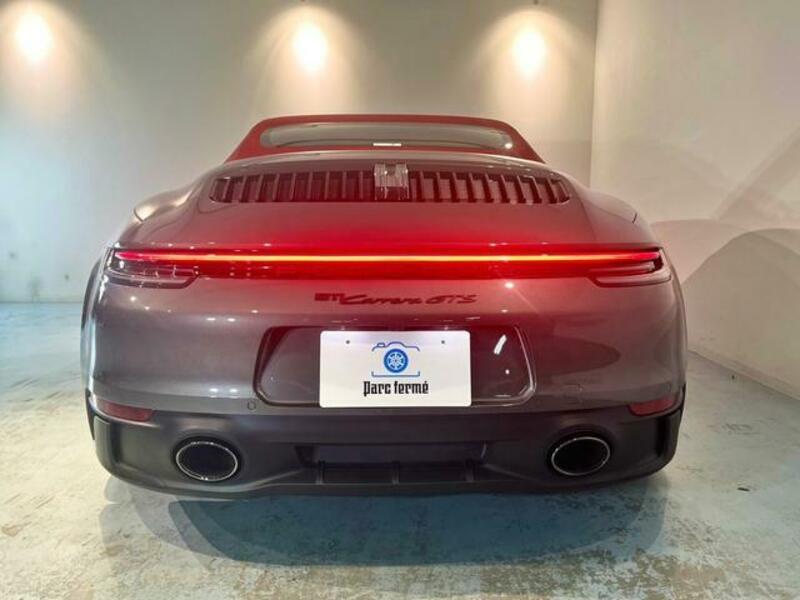 911