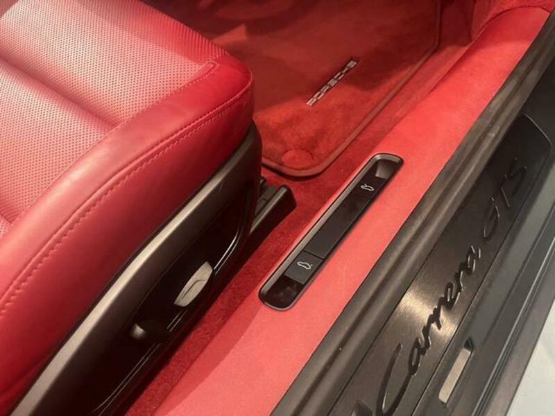 911