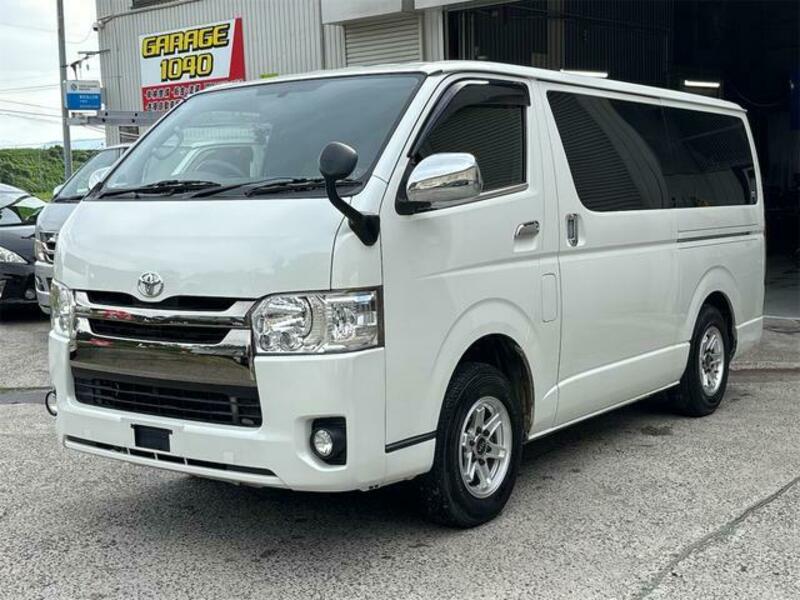 TOYOTA HIACE VAN