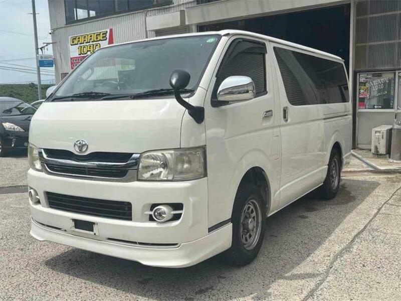 TOYOTA HIACE VAN