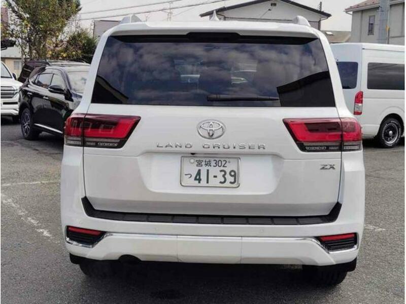 LAND CRUISER