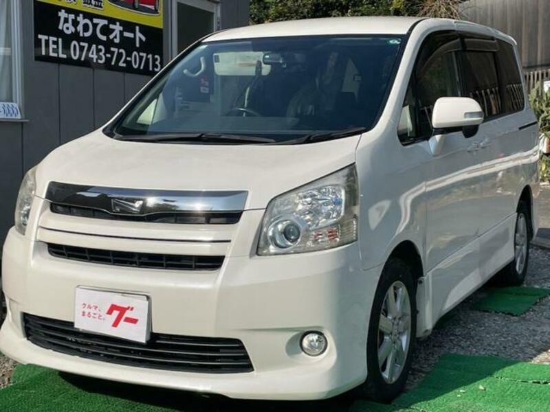 TOYOTA NOAH