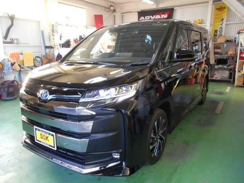 TOYOTA NOAH