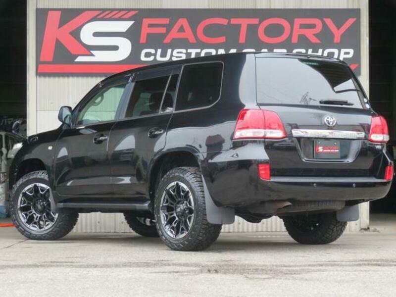 LAND CRUISER