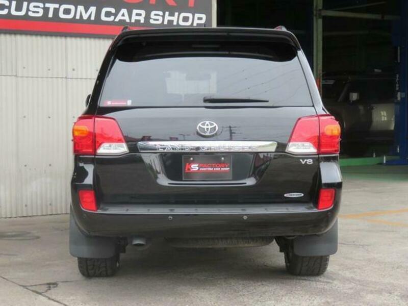 LAND CRUISER