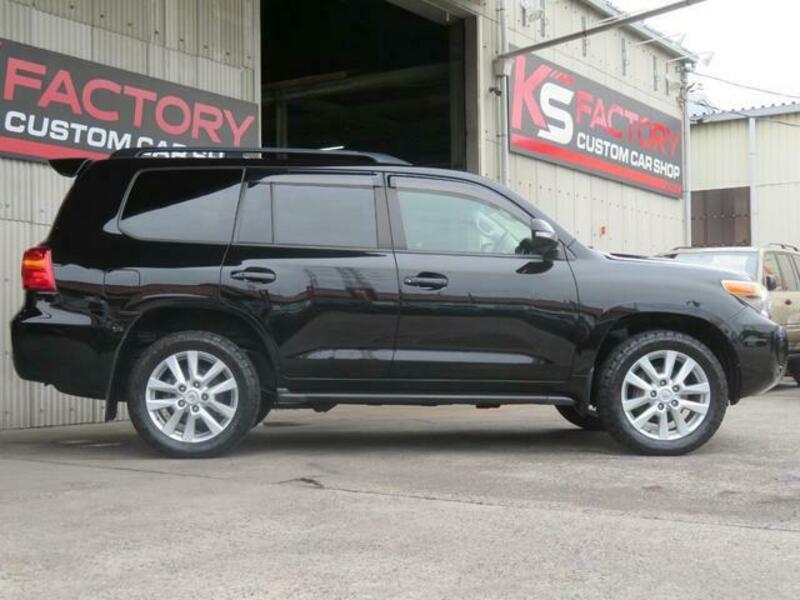 LAND CRUISER