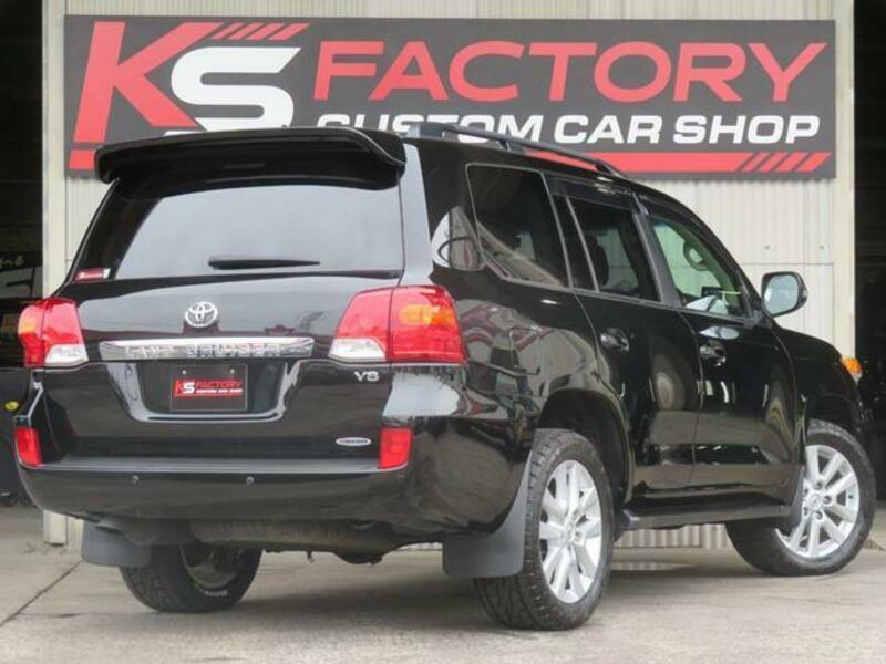 LAND CRUISER