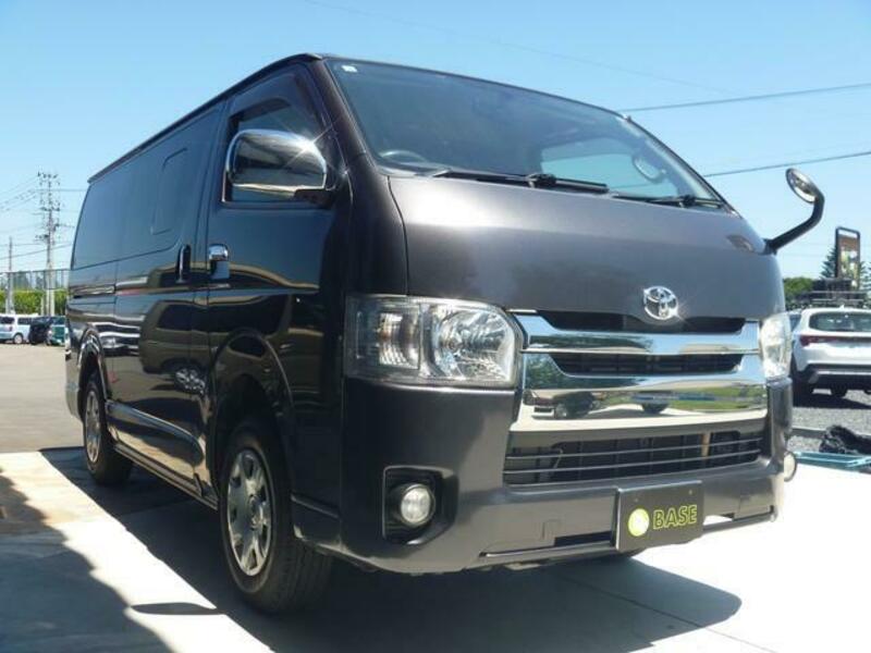TOYOTA HIACE VAN