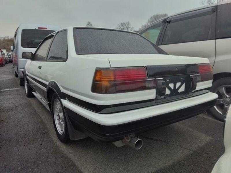COROLLA LEVIN